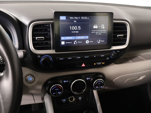 Used 2025 Hyundai Venue SEL FWD image 5