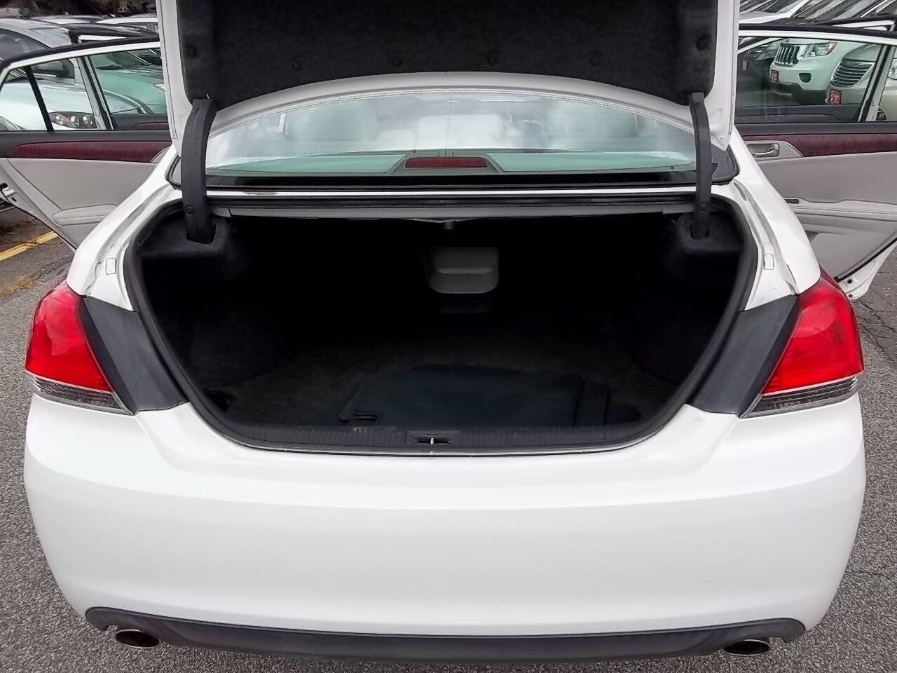 Used 2011 Toyota Avalon Limited FWD image 31