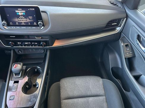 Used 2025 Nissan Rogue SV FWD image 27