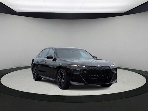 Used 2023 BMW 760i xDrive AWD/4WD image 2