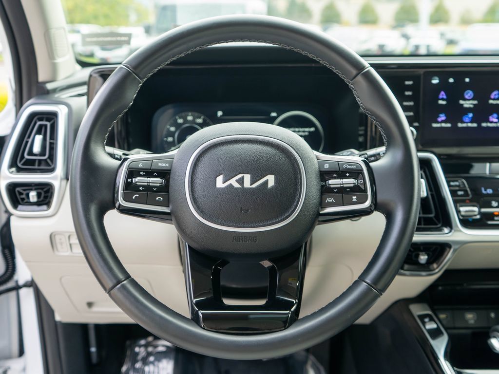 Certified 2023 Kia Sorento SX AWD/4WD image 16