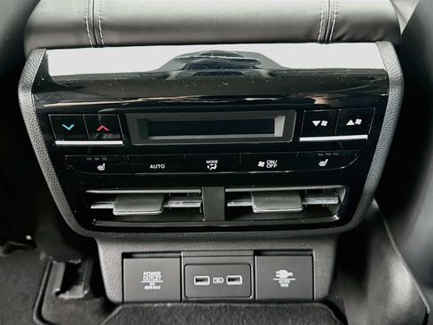 Used 2023 Acura MDX SH-AWD w/ Advance Package image 29