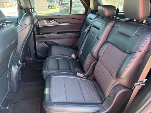 Used 2025 Ford Explorer ST-Line w/ ST-Line Street Pack image 23