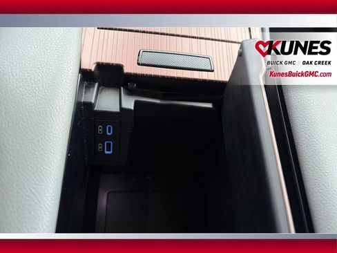 Used 2024 Toyota Sienna XLE image 35