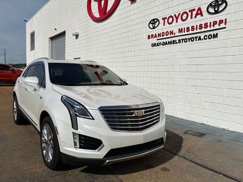 Used 2018 Cadillac XT5 Platinum w/ Driver Assist Package image 3
