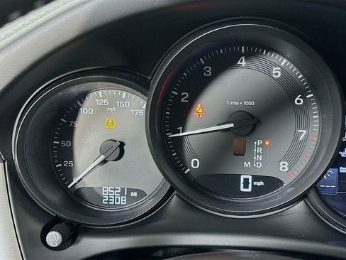 Used 2024 Porsche Macan image 13