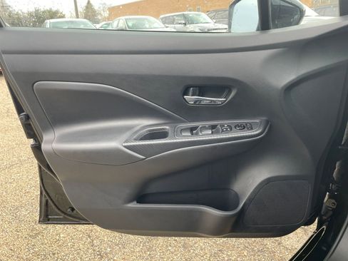 Used 2025 Nissan Versa SV image 18