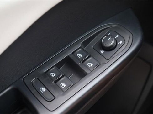 New 2025 Volkswagen Taos S image 18