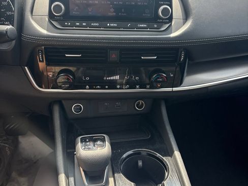 Used 2021 Nissan Rogue SV w/ Premium Package FWD image 18
