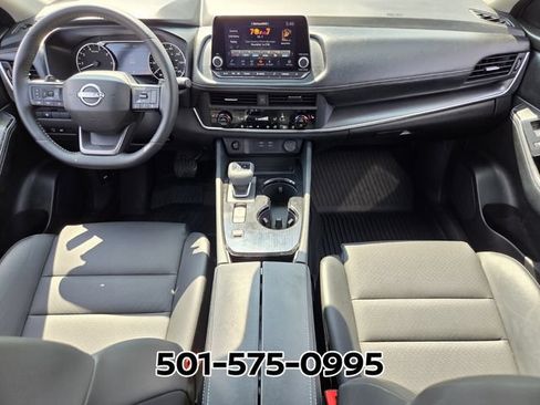 Used 2025 Nissan Rogue SV w/ SV Premium Package FWD image 15