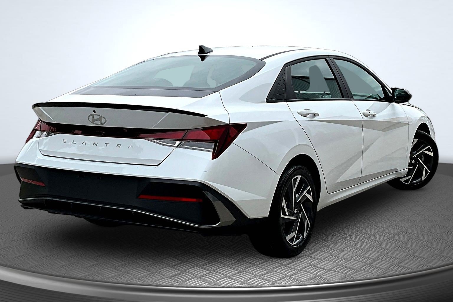 Used 2025 Hyundai Elantra Sport FWD image 5