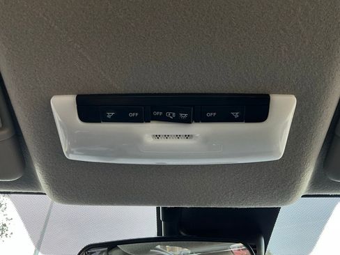 Used 2025 Nissan Versa SV image 16