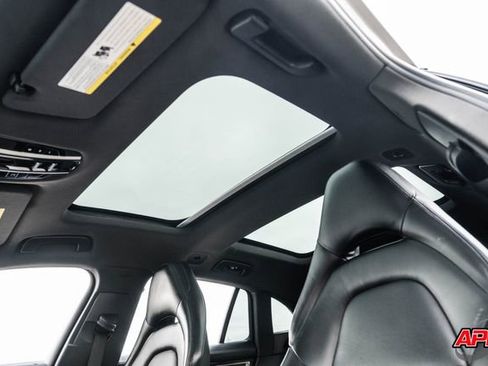 Used 2018 Porsche Panamera 4S image 34