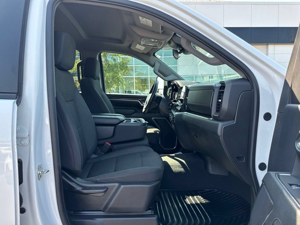 Used 2025 Chevrolet Silverado 2500 LT w/ Convenience Package AWD/4WD image 14
