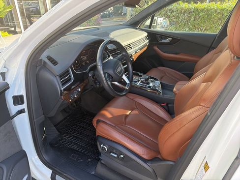 Used 2017 Audi Q7 3.0T Prestige image 2
