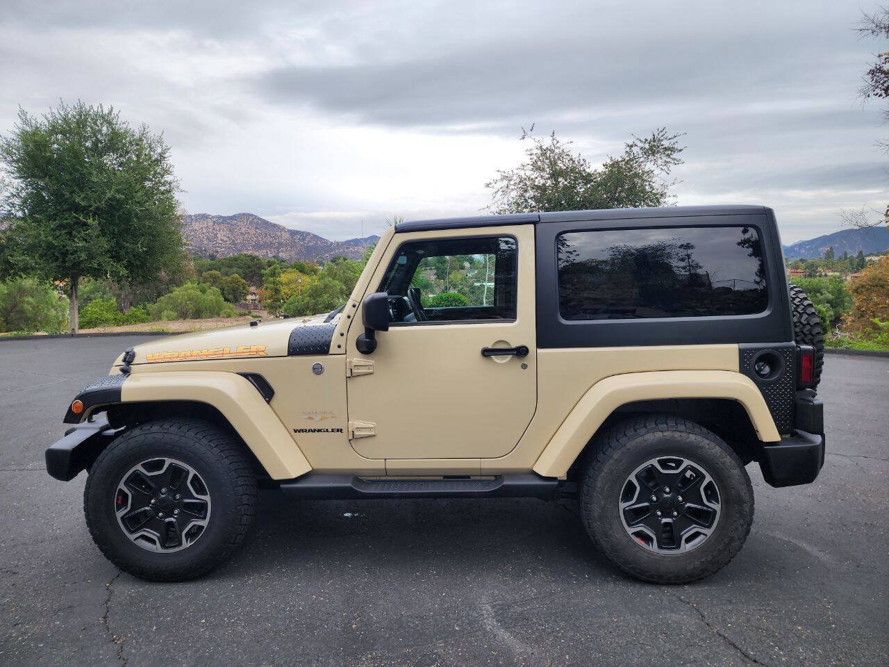 Used 2011 Jeep Wrangler Sahara w/ Dual Top Group AWD/4WD image 5