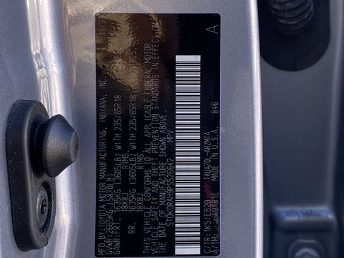 Used 2023 Toyota Highlander XLE image 35