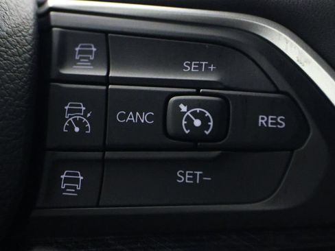 Used 2022 Jeep Grand Cherokee Trailhawk w/ Advanced Protech Group II AWD/4WD image 23