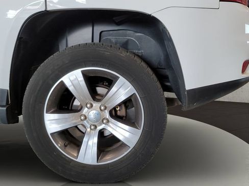 Used 2016 Jeep Compass High Altitude AWD/4WD image 32