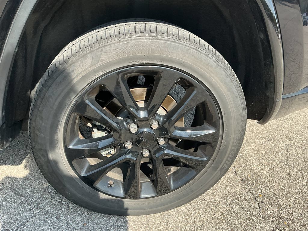Used 2022 Jeep Grand Cherokee Laredo X AWD/4WD image 7