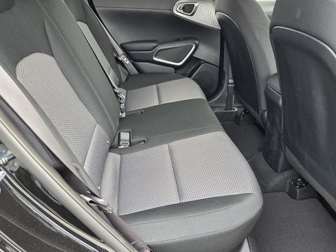 Used 2025 Kia Soul LX w/ LX Technology Package FWD image 33