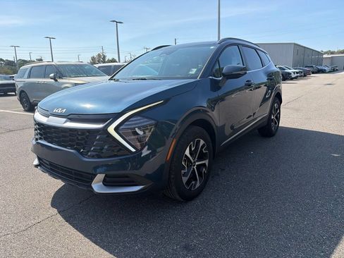 Certified 2025 Kia Sportage EX w/ EX Premium Package AWD/4WD image 9