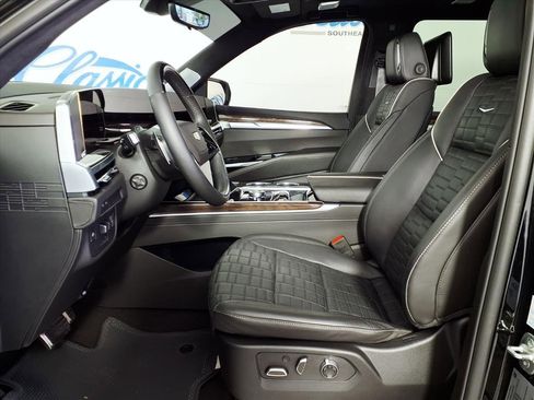 Used 2025 Cadillac Escalade ESV Sport Platinum image 7