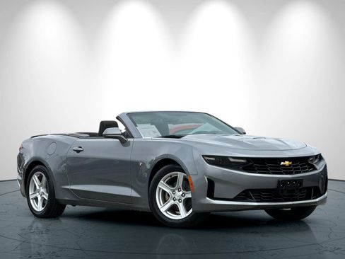 Used 2020 Chevrolet Camaro LT image 2
