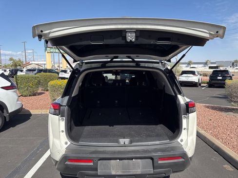 Used 2023 Nissan Pathfinder SV w/ Black Appearance Package image 8