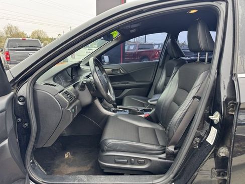Used 2017 Honda Accord Sport image 18