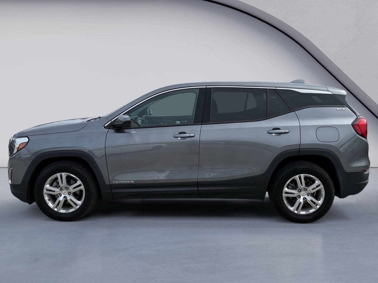 Used 2019 GMC Terrain SLE FWD image 2