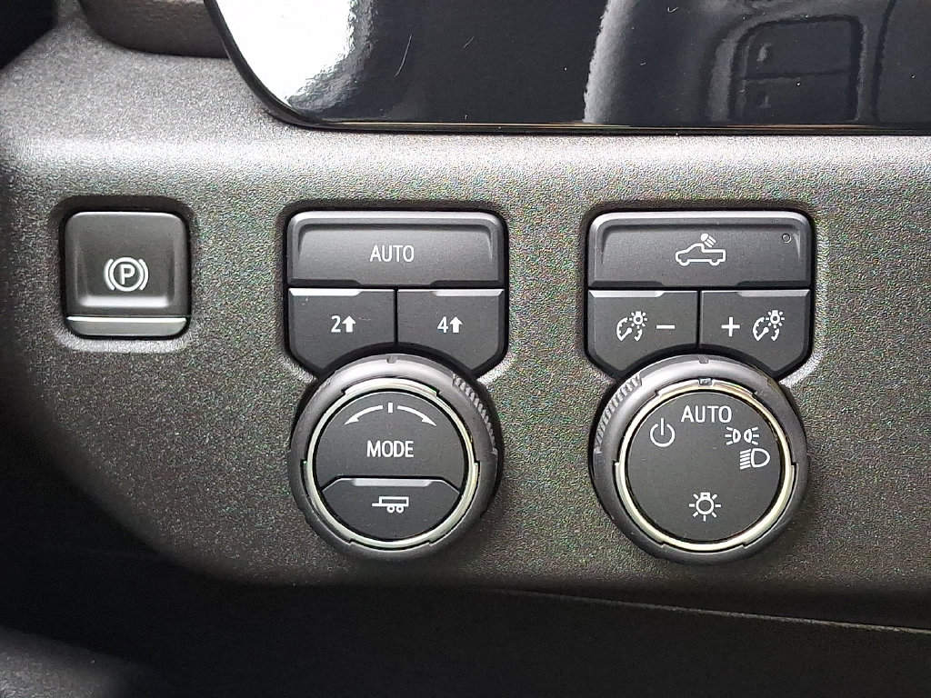 Used 2025 Chevrolet Silverado 1500 LT AWD/4WD image 50