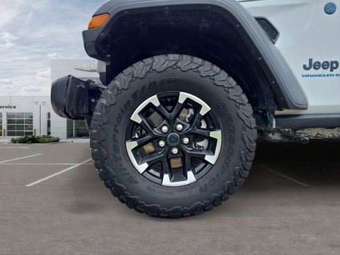 Used 2025 Jeep Wrangler Unlimited Rubicon 4xe w/ Safety Group AWD/4WD image 10