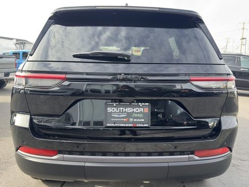 New 2026 Jeep Grand Cherokee Limited w/ Limited Altitude Package image 6