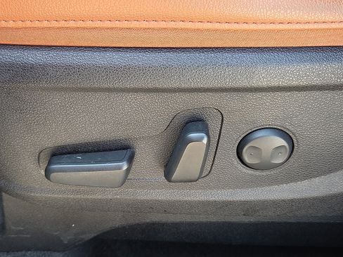 Used 2025 Kia Telluride AWD image 16