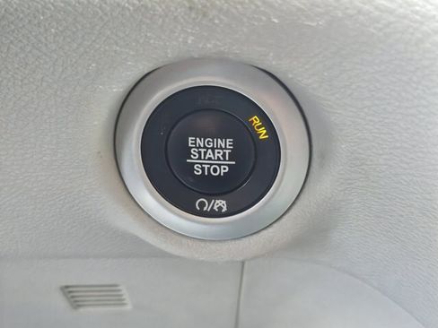 Used 2022 Chrysler Pacifica Touring-L FWD image 29