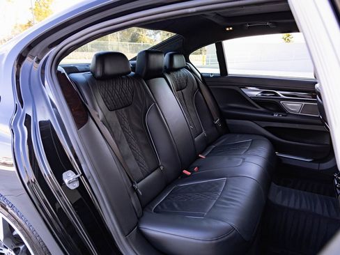 Used 2019 BMW 750i xDrive w/ Executive Package image 32