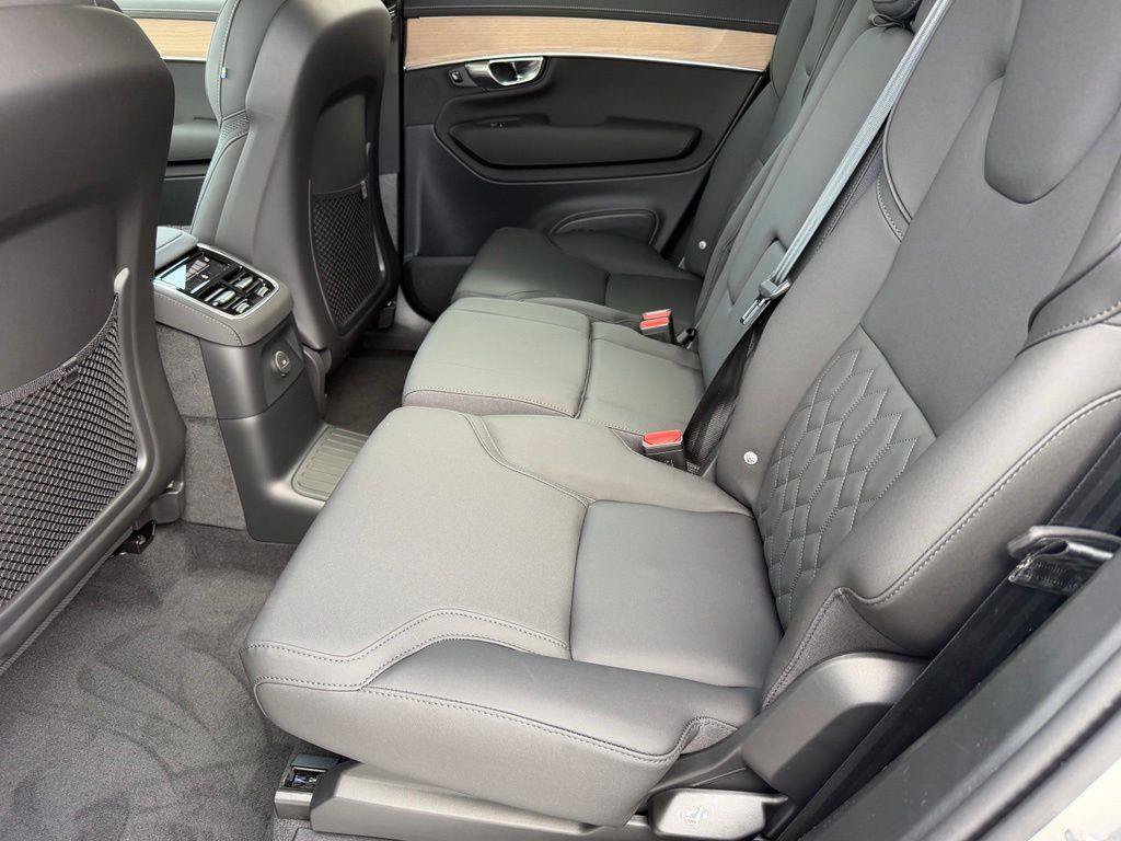 New 2026 Volvo XC90 T8 Plus w/ Protection Package Premier AWD/4WD image 10