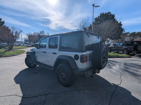 Used 2024 Jeep Wrangler Sport S image 7