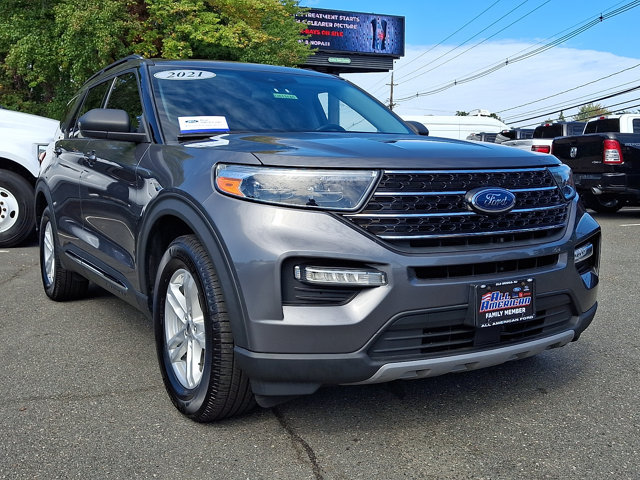 Certified 2021 Ford Explorer XLT w/ Equipment Group 202A AWD/4WD image 2