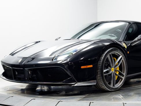 Used 2018 Ferrari 488 GTB RWD image 4
