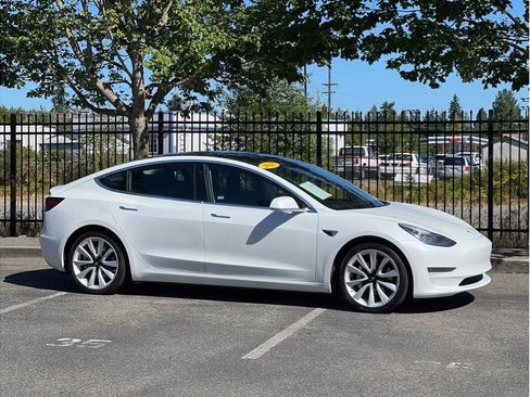 Used 2020 Tesla Model 3 Standard Range Plus image 1