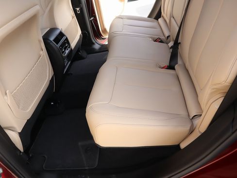 New 2025 Jeep Grand Cherokee Limited image 13