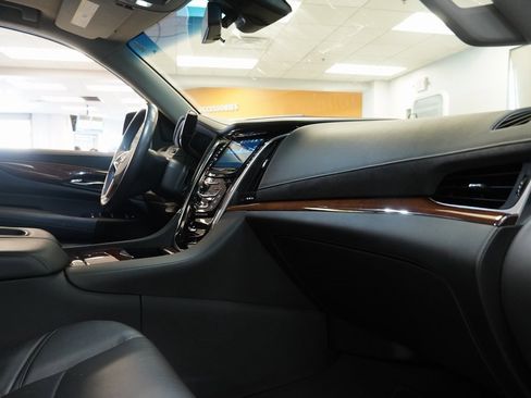 Used 2019 Cadillac Escalade Luxury w/ LPO, Radiant Package image 30