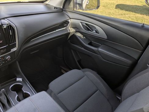 Used 2020 Chevrolet Traverse LT FWD image 23