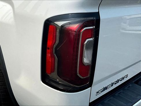Used 2018 GMC Sierra 1500 Denali w/ Denali Ultimate Package AWD/4WD image 24