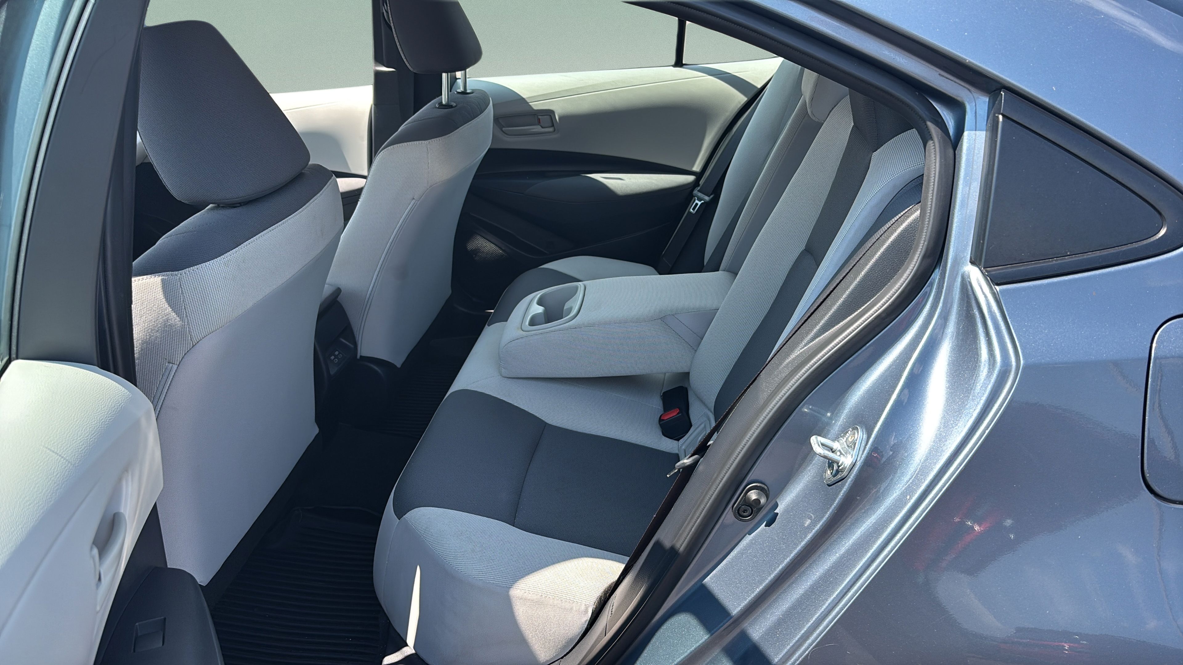 Used 2025 Toyota Corolla LE FWD image 10