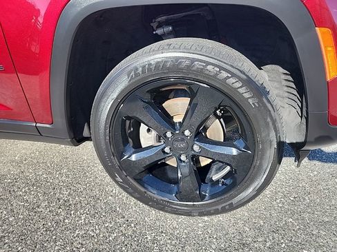 Used 2023 Jeep Grand Cherokee Altitude image 5