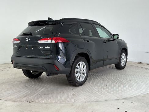 Used 2025 Toyota Corolla Cross LE FWD image 9