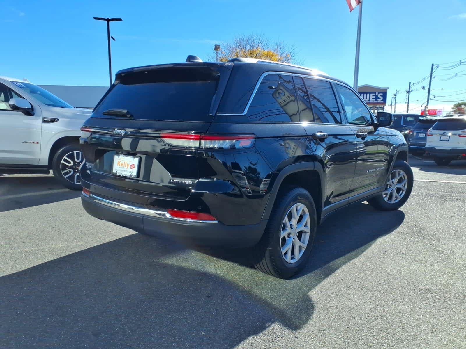 Used 2022 Jeep Grand Cherokee Limited AWD/4WD image 5